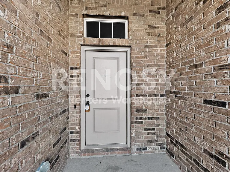 8517 Centerboard Ln — Photo 2