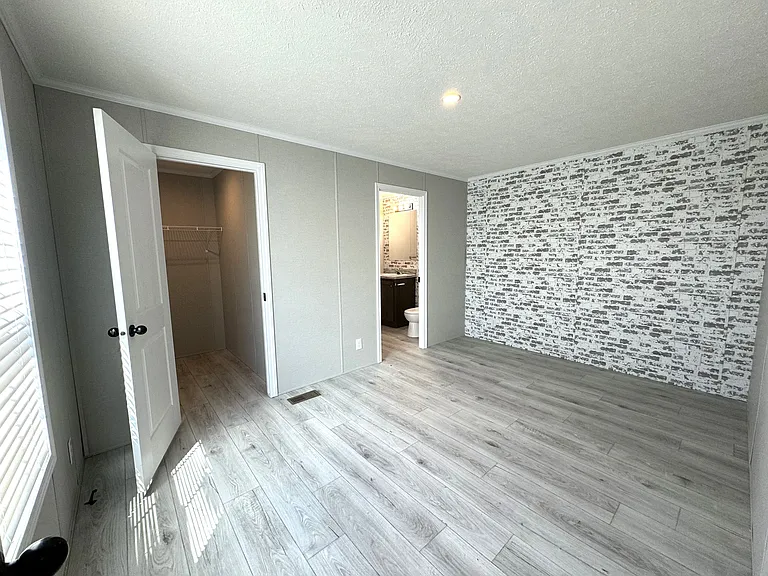 Westbridge Manor — Photo 36