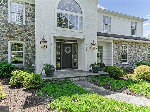 2nd image of 314 Belmont Ct