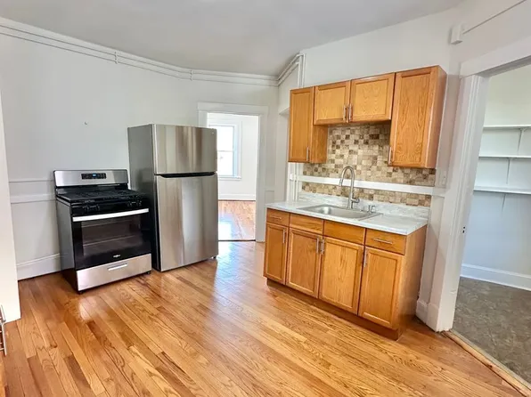 90 Monroe St, 90 Monroe St #8, New Britain, CT 06051