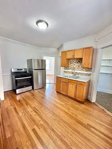90 Monroe St Photo 1