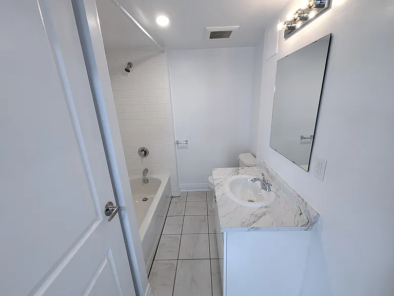 130 Saint Josephs Dr — Photo 11