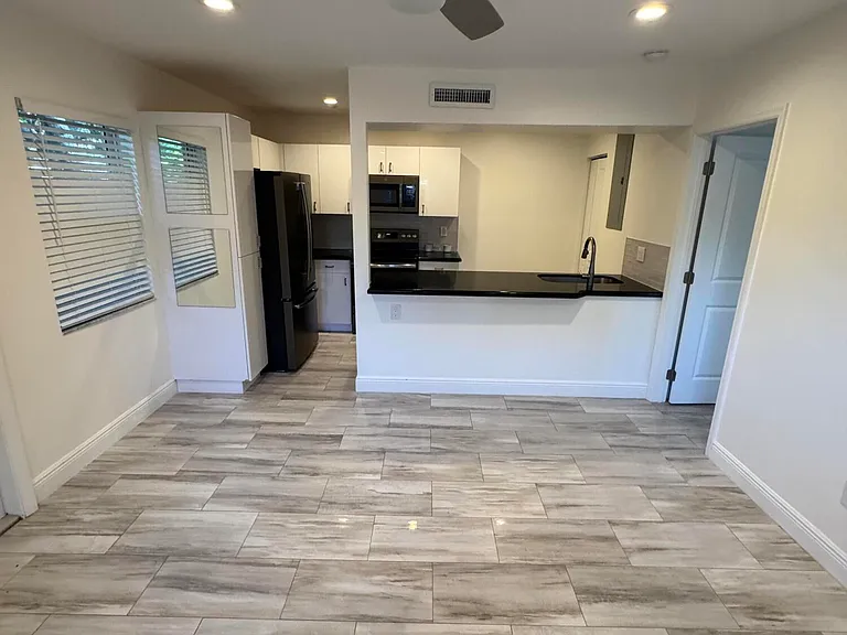1437 NW 4th Ave — Photo 12