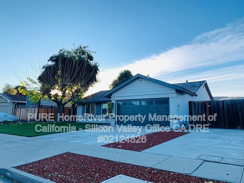 4 bed, 2.0 bath, 1924 sqft, $4,995 — Photo 2