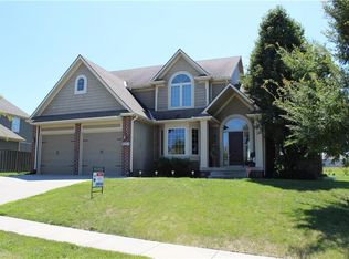 1113 SW 8th St, Oak Grove, MO 64075