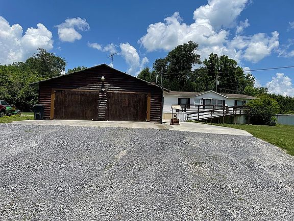 2nd image of 2020 Fox Ln