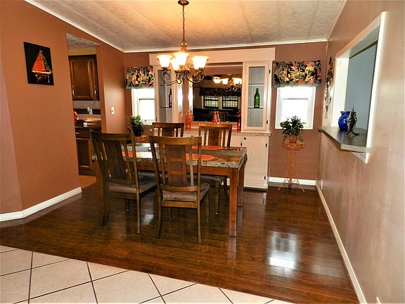 2nd image of 705 Oleander Cir