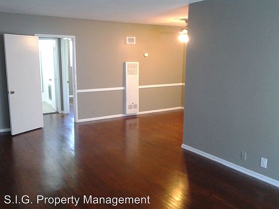 3rd image of 1030 N Oxford Ave APT 5