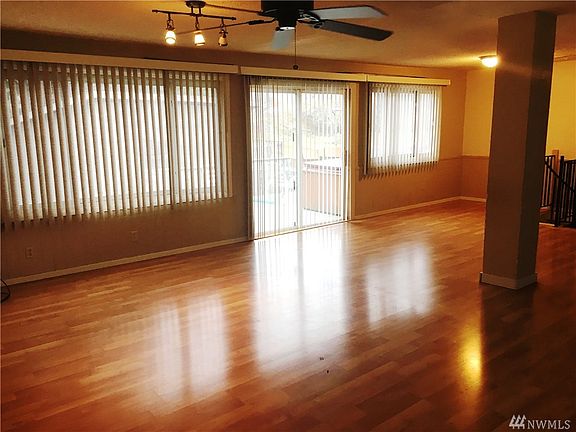 4th image of 1083 Corum Cir