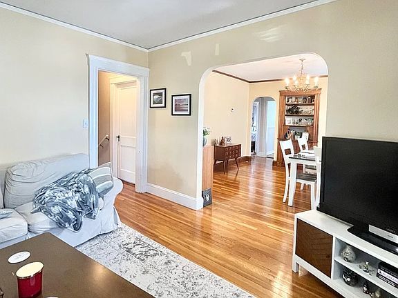 3rd image of 81 Cresthill Rd #2