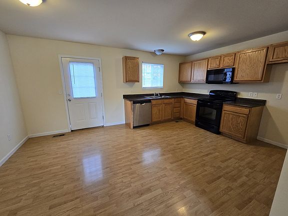3rd image of 1016 Aventurine Ct