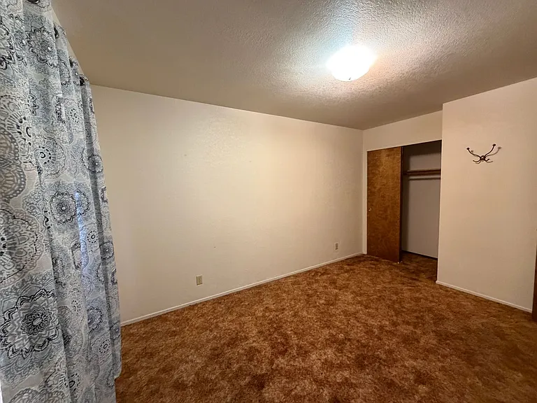 1247 Sierra Blvd — Photo 7