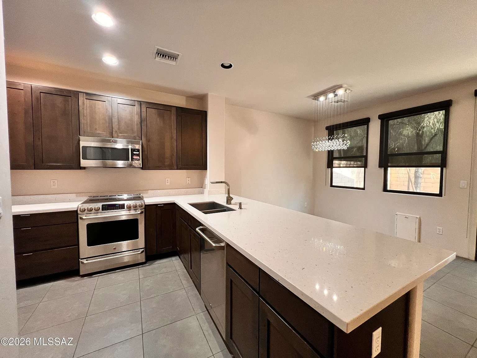 3 bed, 2.5 bath, 1630 sqft, $2,150 — Photo 4