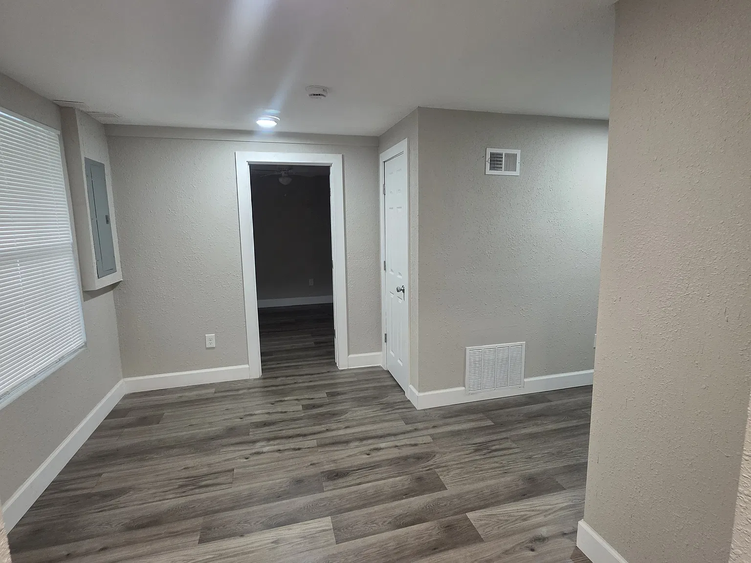 5808 Moncrief Rd — Photo 3