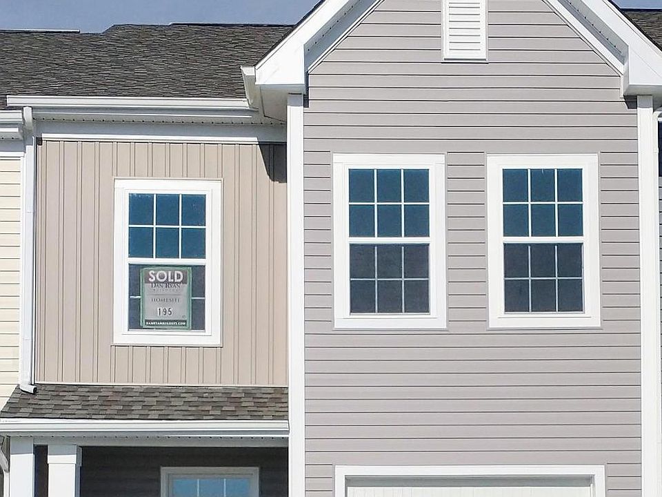 Entry, one door garage, oversized driveway