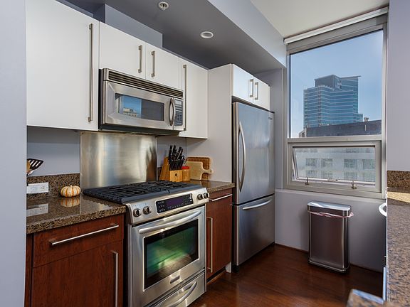 4th image of 321 10th Ave Unit 1408