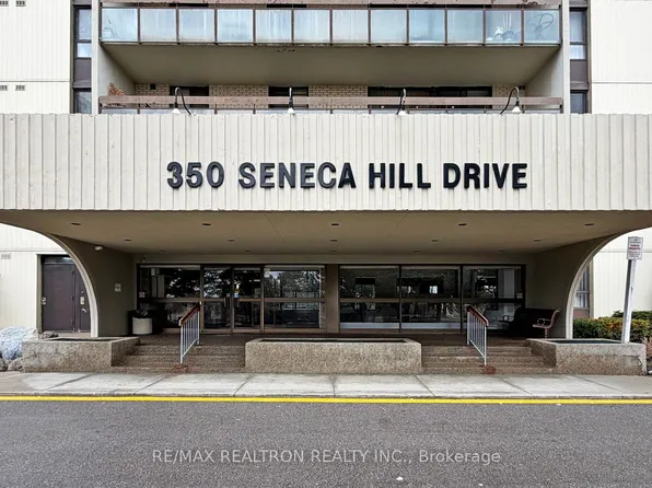 350 Seneca Hill Dr #212, Toronto, ON M2J 4S7