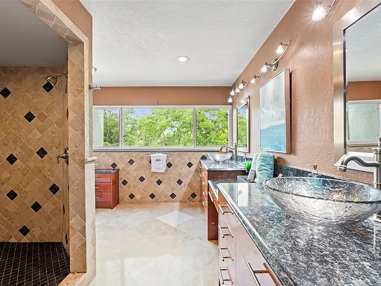 4522 W North B St — Photo 25