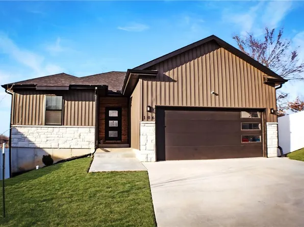 106 Newberry Ct, Knob Noster, MO 65336