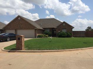 704 Wrangler St, Hennessey, OK 73742