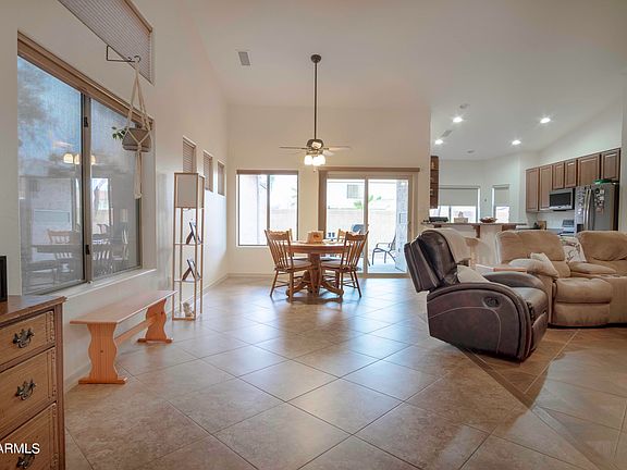 5th image of 1534 E MELROSE Drive