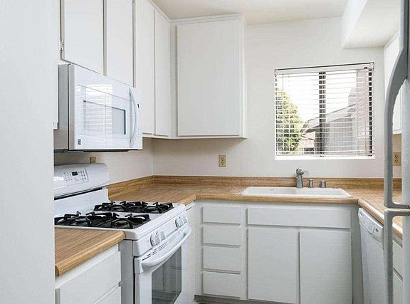1274 San Simeon Ct-MLS_Size-005-9-Kitche