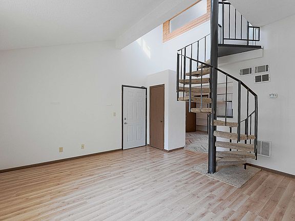 2nd image of 1444 Peach St APT 4