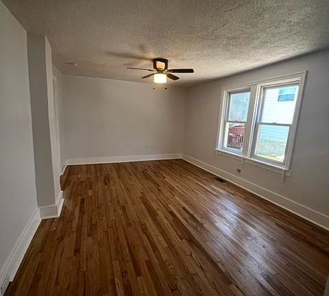 3rd image of 310 E Linden St