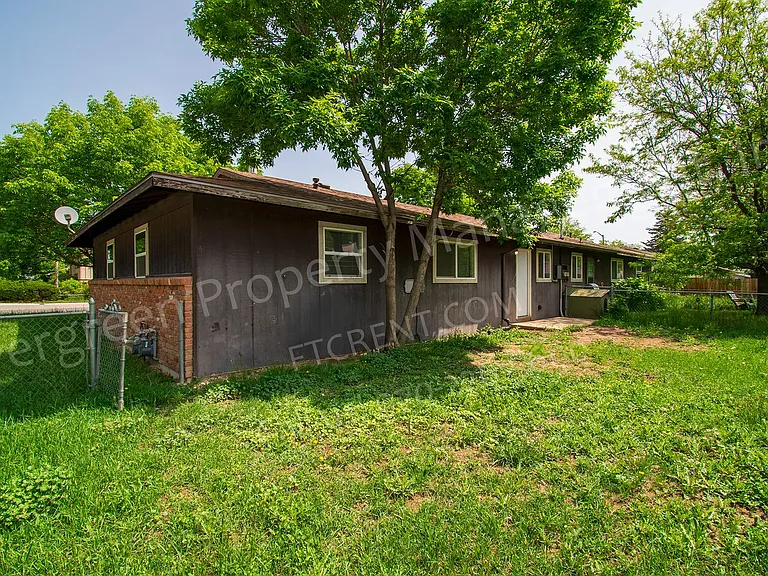 2439 Clearview Ave — Photo 22