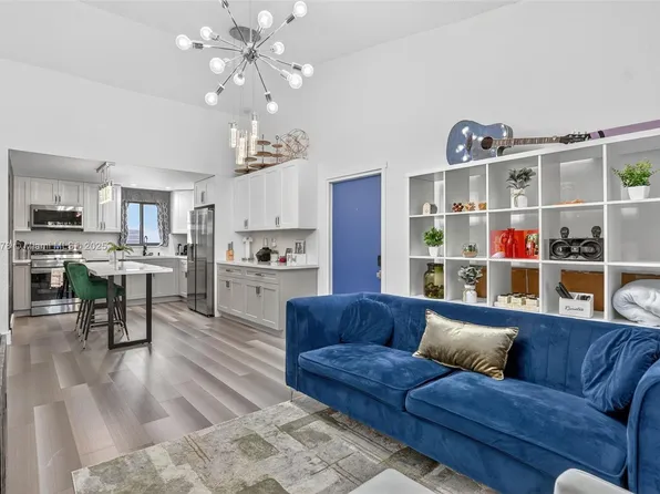 50 SE 12th St APT 218, Boca Raton, FL 33432