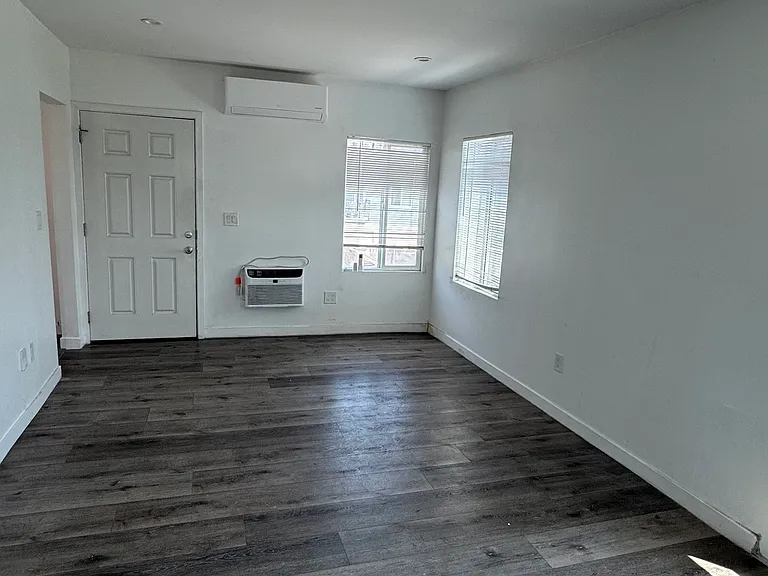 2400 S Ridgeley Dr — Photo 6