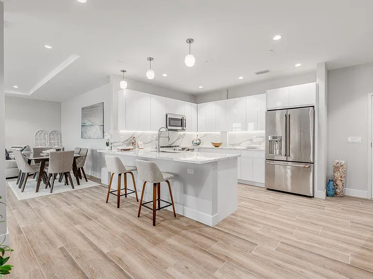 41 SW Seminole St #410 — Photo 6