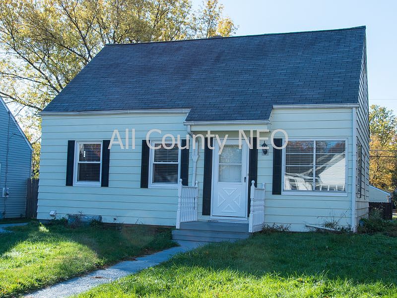 1st image of 218 Madison Ave