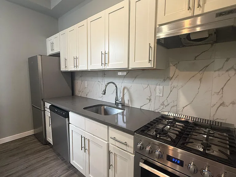 98 Clinton Ave #B402 — Photo 3