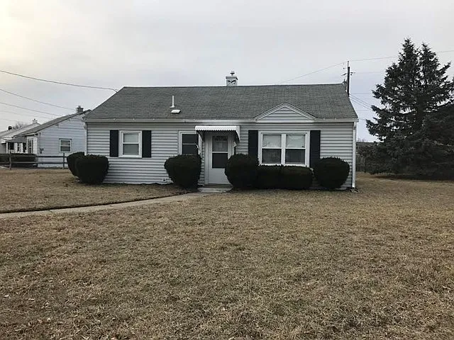 127 Catalpa Dr photo 1