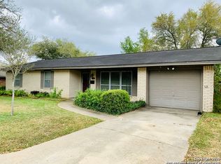 914 Muecke Dr, Karnes City, TX 78118