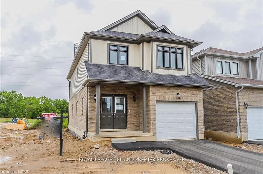 4 bed, $2,700 — Photo 1