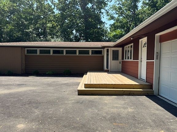 3rd image of 28450 N Shagbark Ln