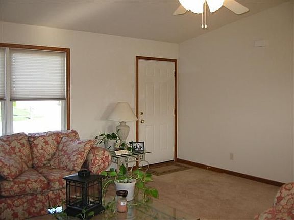 2nd image of 1305 Red Oak Dr