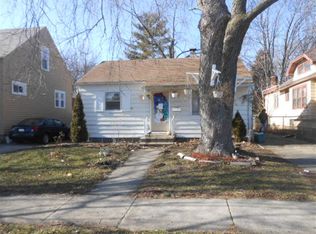 817 Bangs St, Aurora, IL 60505