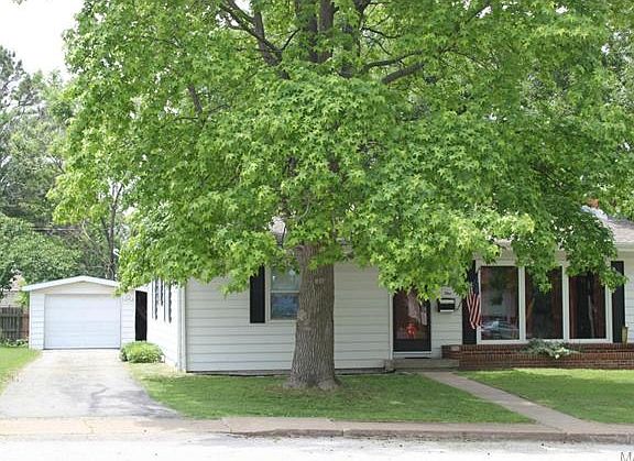 3rd image of 471 Circle Dr