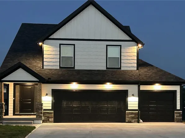 949 N Cottonwood Ct, Tonganoxie, KS 66086