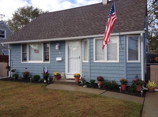 45 Lincoln Pl, Massapequa, NY 11758