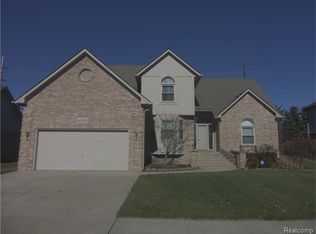 19503 Hampton Dr, Macomb, MI 48044