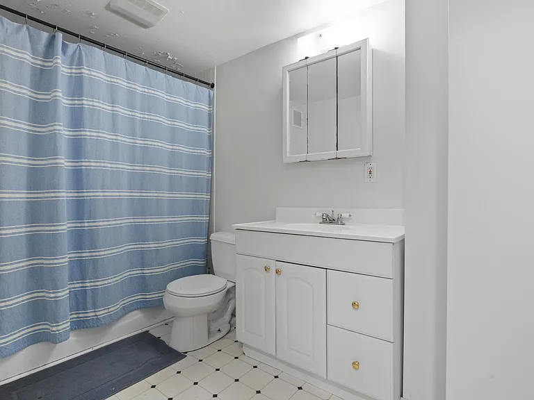 526-528 Medford St #1 — Photo 15