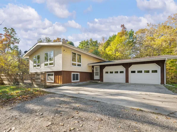 1840 E Clear Lake Rd, Buchanan, MI 49107