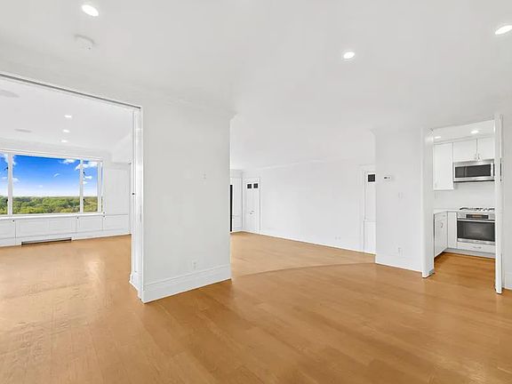 3rd image of 150 Central Park S #904