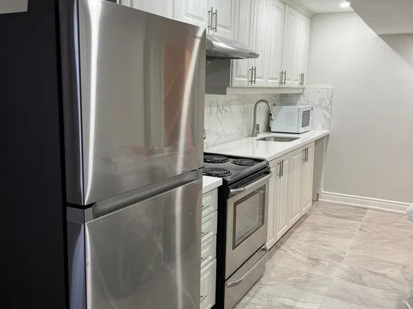 210 Valleyway Dr #Basement, Brampton, ON L6X 0N9