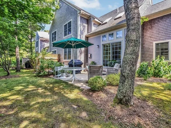 26 Gold Leaf Ln #26, Mashpee, MA 02649