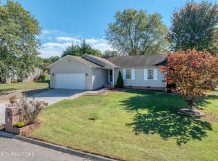 218 Twin Ridges Dr, Maryville, TN 37804